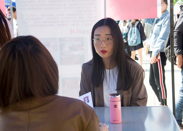 招聘会1.jpg